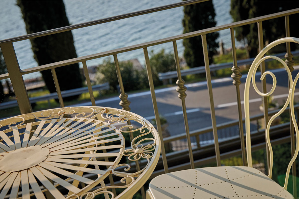 appartamento-villa-matilde-esterno-balcone+tavolino villa matilde